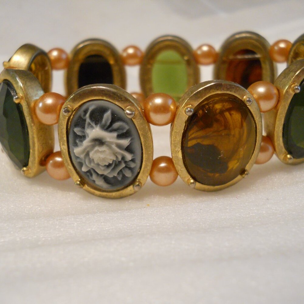 Cameo Bracelet  330/630